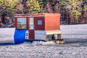 ice-fishing-shacks-lake-menomin-17-2-1591