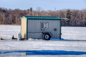 ice-fishing-shacks-lake-menomin-17-2-1633