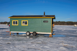 ice-fishing-shacks-lake-menomin-17-2-1652
