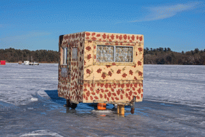 ice-fishing-shacks-lake-menomin-17-2-1658